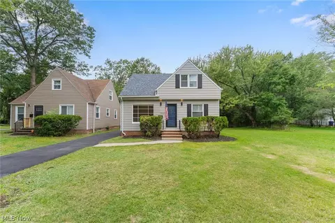 1004 Woodview Rd, Cleveland Heights, OH 44121