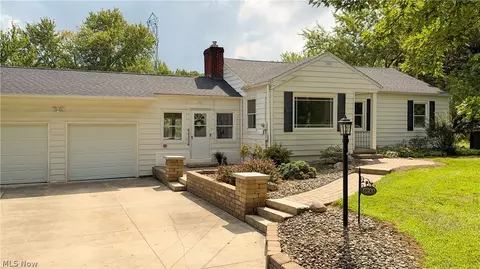 17300 Spanghurst Dr, Walton Hills, OH 44146