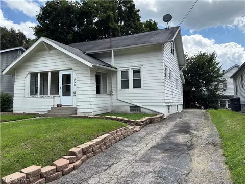 1558 Hillside Ter, Akron, OH 44305