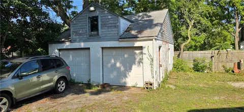 Exterior - 1518 Middle Ave, Elyria, OH 44035 photo 5 of 7