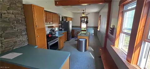 Entry Way - 1518 Middle Ave, Elyria, OH 44035 photo 4 of 10