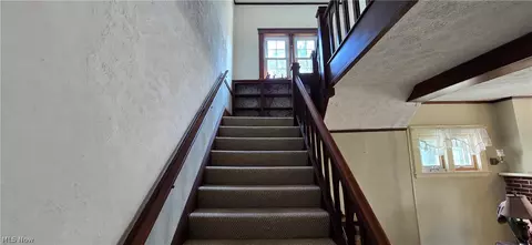 Entry Way - 1518 Middle Ave, Elyria, OH 44035 photo 3 of 10