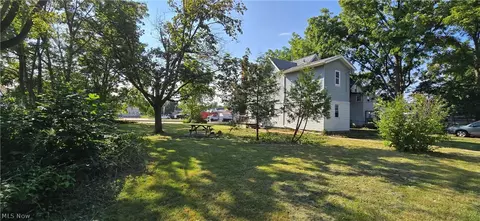 Exterior - 1518 Middle Ave, Elyria, OH 44035 photo 3 of 7