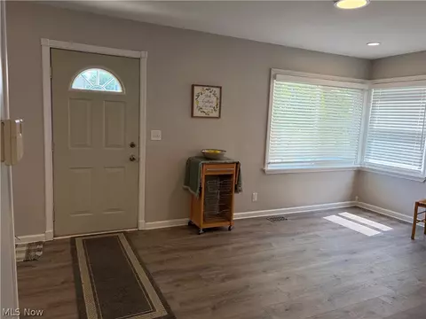 Entry Way - 921 Norman Ave, Ashtabula, OH 44004 photo 4 of 7