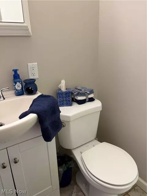 Bath - 921 Norman Ave, Ashtabula, OH 44004 photo 2 of 8