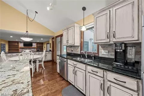 5062 Lansdowne Dr, Solon, OH 44139 photo 11
