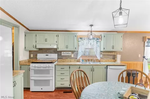 Kitchen - 8445 Salem Unity Rd, Salem, OH 44460 photo 1 of 2
