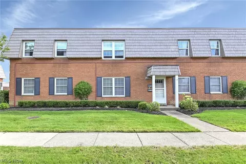2823 Pease Dr #D413, Rocky River, OH 44116