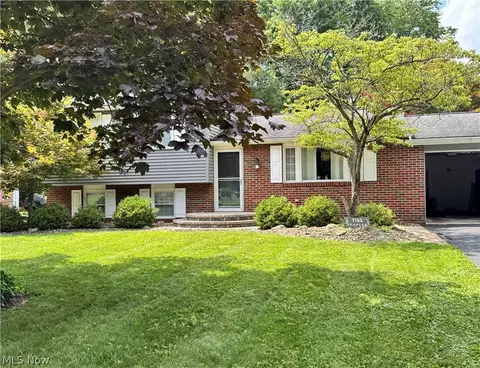 7763 Raglan Dr NE, Warren, OH 44484