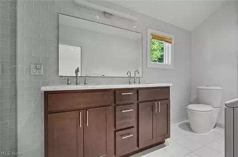 Bath - 4389 Everett Rd, Richfield, OH 44286 photo 4 of 5