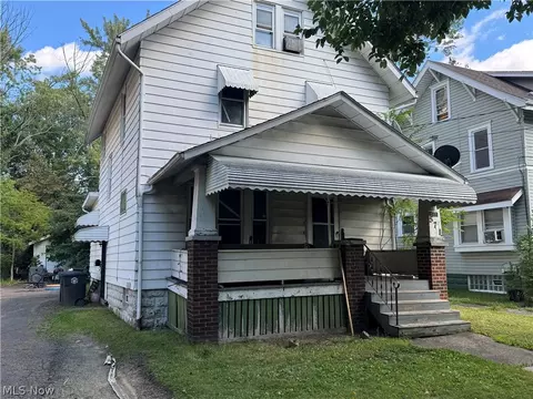 571 East Ave, Akron, OH 44320