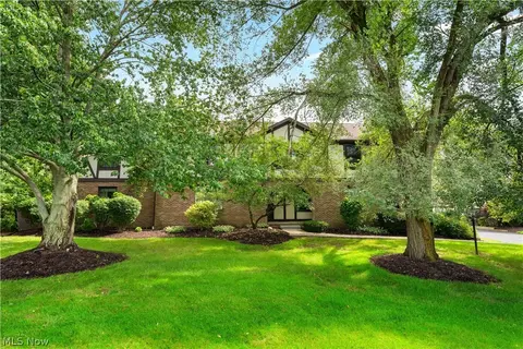 6674 Hills And Dales Rd NW, Canton, OH 44708