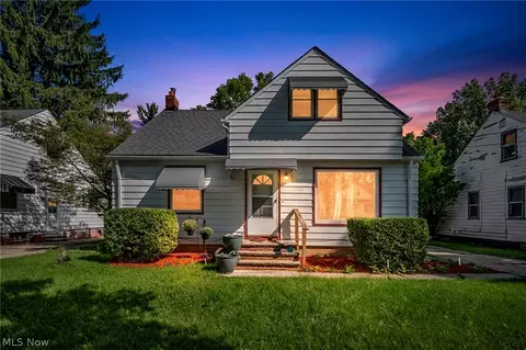 15805 Grant Ave, Maple Heights, OH 44137