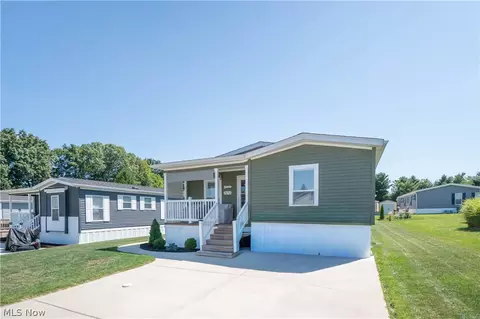 3052 Cross Creek Cir SW, Massillon, OH 44647