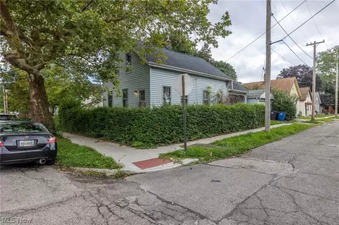 3240 W 58th St, Cleveland, OH 44102