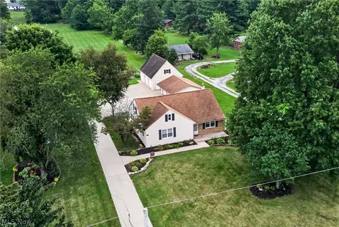 1100 Fairfield School Rd, Columbiana, OH 44408