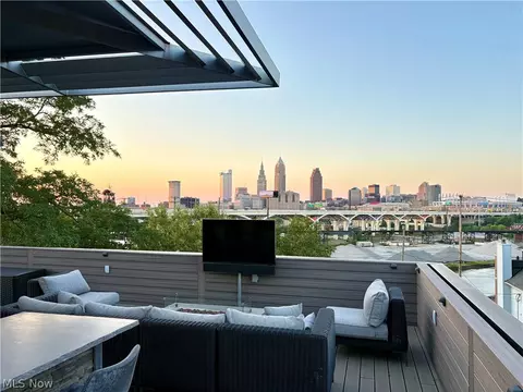 2040 W 11 Pl, Cleveland, OH 44113