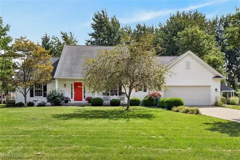 32079 Country Club Dr, Avon Lake, OH 44012
