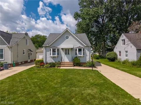 5572 Porter Rd, North Olmsted, OH 44070