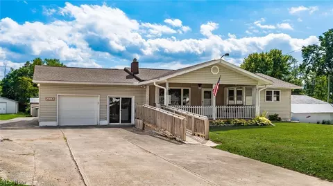 2910 S Pleasant Grove Rd, Zanesville, OH 43701