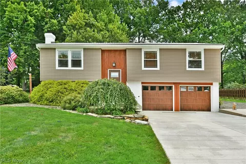 190 Wall Dr, Cortland, OH 44410