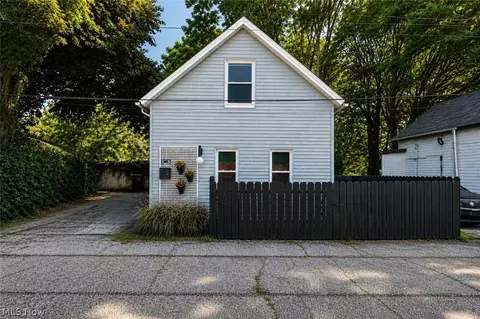 1963 Fulton Pl, Cleveland, OH 44113