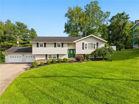 2900 Thorn Dr, Zanesville, OH 43701