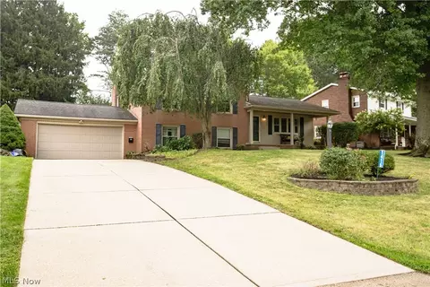 Exterior - 1416 Dunkeith Dr NW, Canton, OH 44708 photo 2 of 8