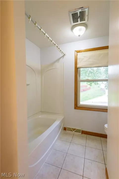 Bath - 1416 Dunkeith Dr NW, Canton, OH 44708 photo 1 of 7