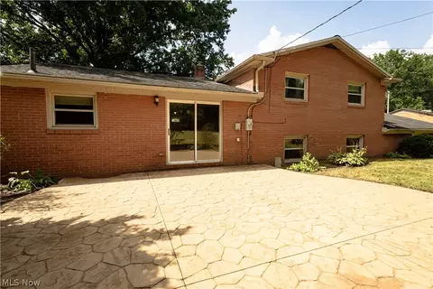Exterior - 1416 Dunkeith Dr NW, Canton, OH 44708 photo 6 of 8