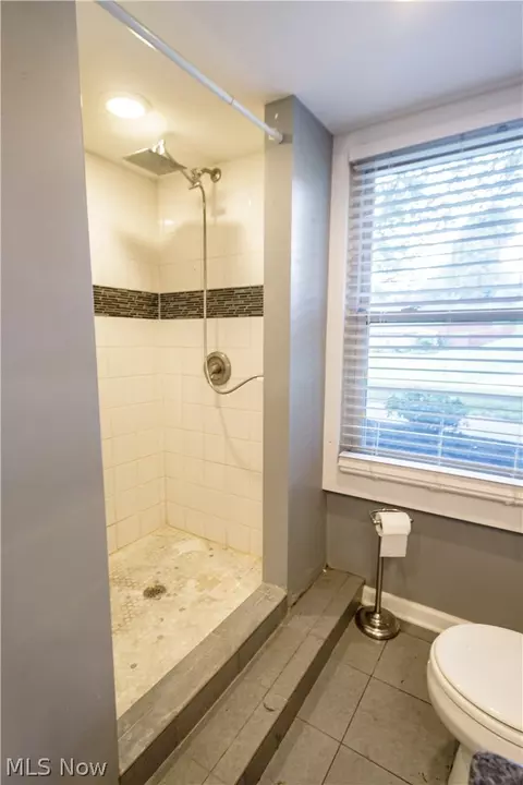 Bath - 1416 Dunkeith Dr NW, Canton, OH 44708 photo 6 of 7
