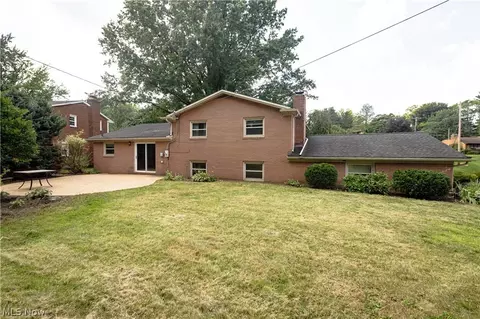 Exterior - 1416 Dunkeith Dr NW, Canton, OH 44708 photo 7 of 8