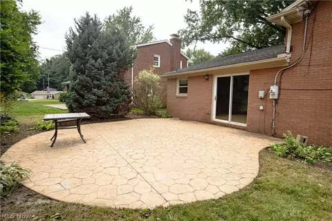 Exterior - 1416 Dunkeith Dr NW, Canton, OH 44708 photo 4 of 8