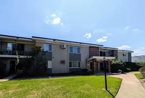 1402 Golden Gate Blvd #G201, Mayfield Heights, OH 44124