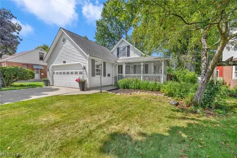 360 Huntmere Dr, Bay Village, OH 44140