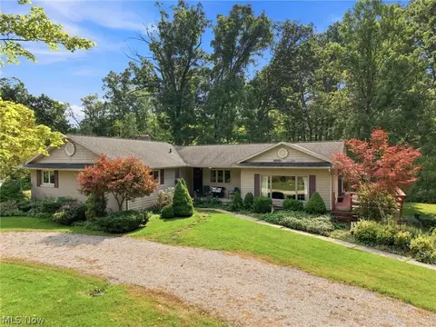 10051 Deerfield Ln, Brecksville, OH 44141