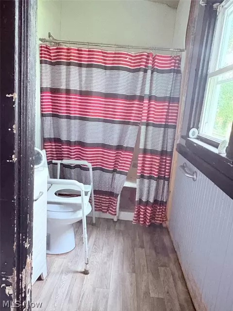 Bath - 506 W 58th St, Ashtabula, OH 44004 photo 1 of 2