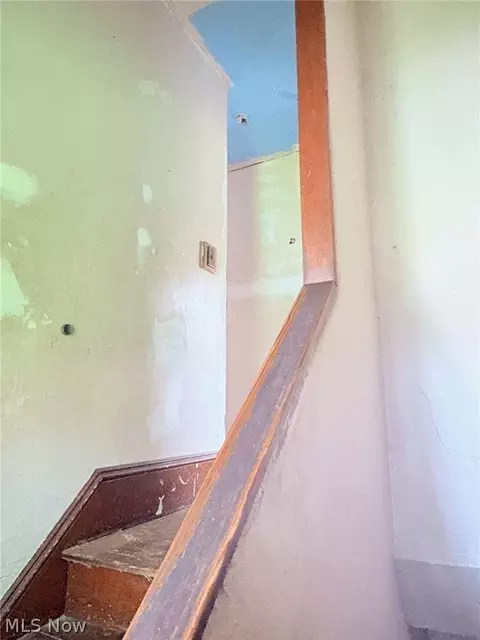 Entry Way - 506 W 58th St, Ashtabula, OH 44004 photo 2 of 15