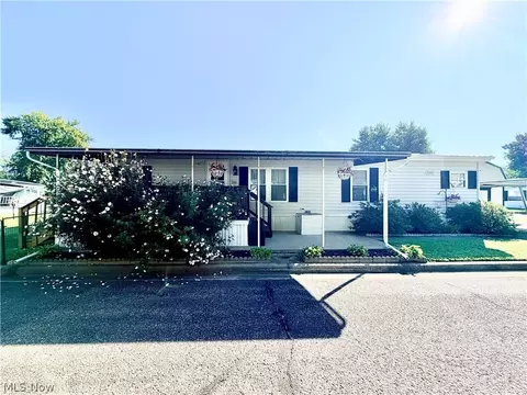 500 Compass Cir SE, New Philadelphia, OH 44663
