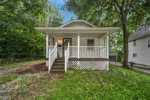 1382 Honodle Ave, Akron, OH 44305