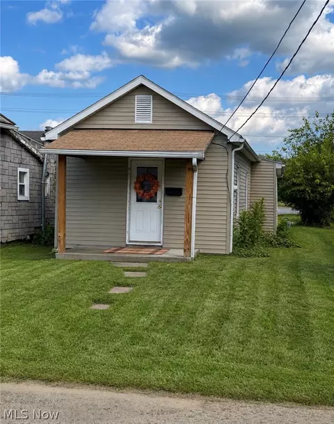 2224 Hoge Ave, Zanesville, OH 43701