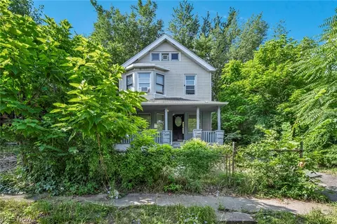 9822 Raymond Ave, Cleveland, OH 44104