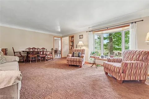 Living - 7550 Beverly Dr, Independence, OH 44131 photo 2 of 3