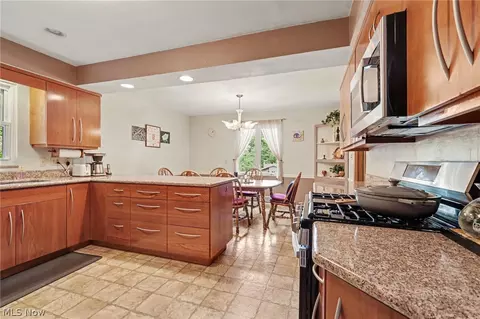 Kitchen - 7550 Beverly Dr, Independence, OH 44131 photo 2 of 2