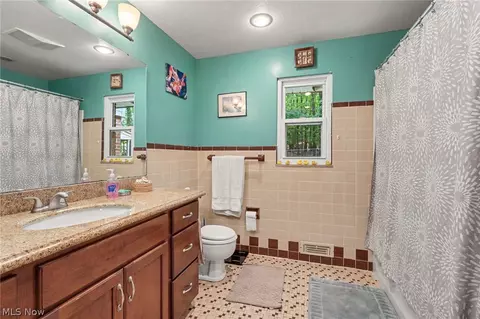 Bath - 7550 Beverly Dr, Independence, OH 44131 photo 1 of 4