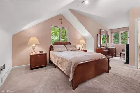 Bedroom - 7550 Beverly Dr, Independence, OH 44131 photo 1 of 3