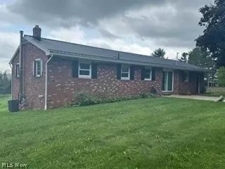 6985 State Route 39, Millersburg, OH 44654