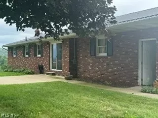 6985 State Route 39, Millersburg, OH 44654