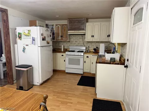 Kitchen - 6206 Downs Rd NW, Warren, OH 44481 photo 1 of 1