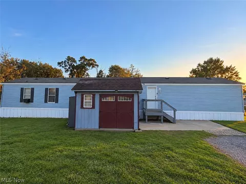 200 S Blackwood Dr, Zanesville, OH 43701